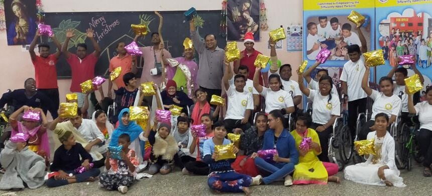 Weihnachtsfeier im Behindertenheim Snehalaya, Pune, Indien