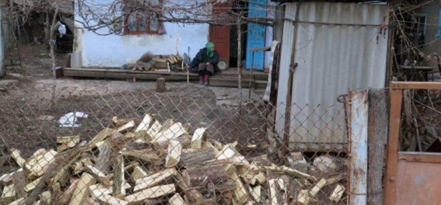 Brennholzspende für Bedürftige in Moldawien