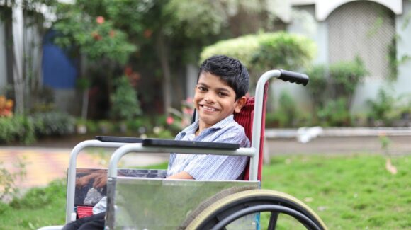 Aktivitäten im Behindertenheim Snehalaya, Pune, Indien