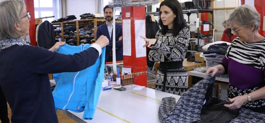 Regierungsrätin Dominique Hasler zu Besuch beim Hilfswerk Liechtenstein